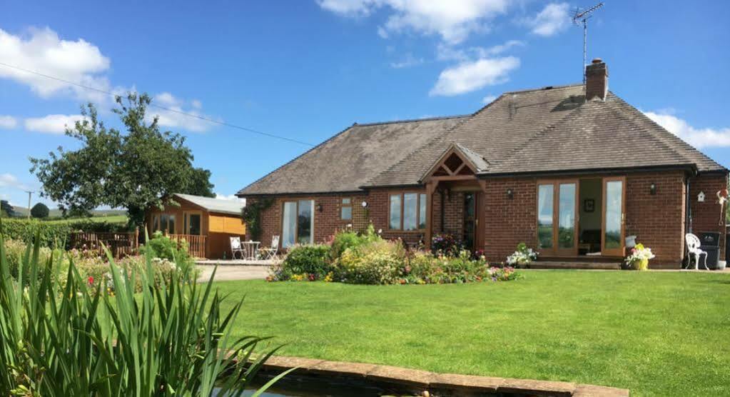 Dove Meadow Bed & Breakfast Denstone エクステリア 写真